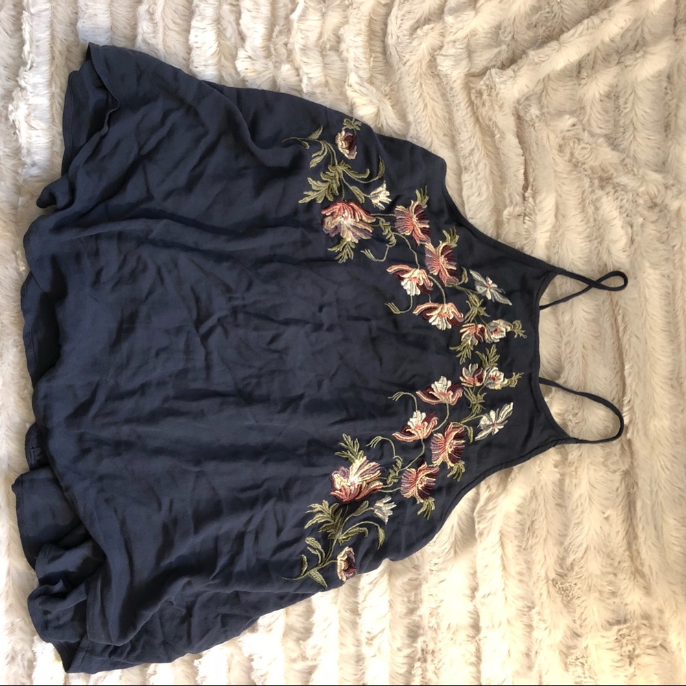 AMERICAN EAGLE HIGH NECK Embroidered top